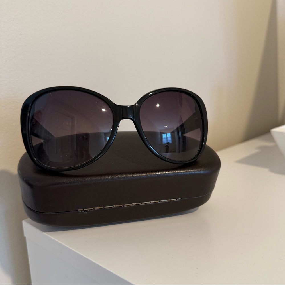 Great condition with case 
Michael kors sunglasses